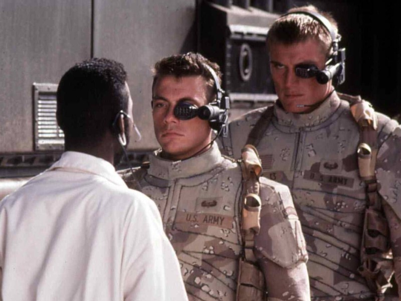 Die Ära des Cyborg-Films: Dolph Lundgren zusammen mit Jean-Claude Van Damme in Universal Soldier (1992). 