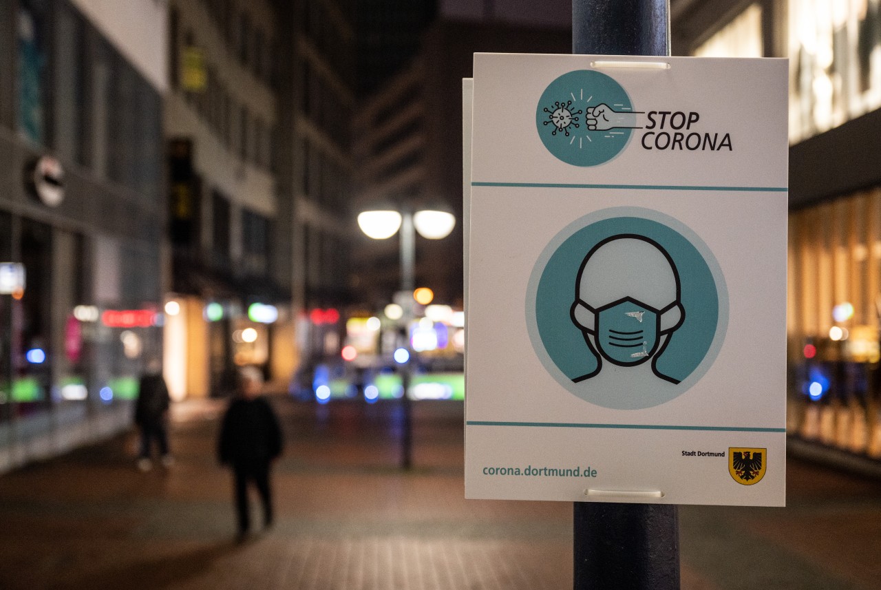 In Dortmund wird die Maskenpflicht in der Innenstadt verlängert. (Symbolbild)