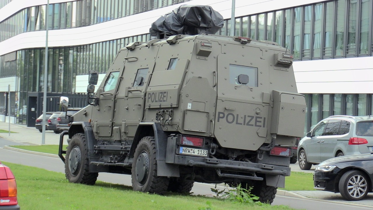 Das SEK fuhr bei dem Einsatz in Düsseldorf schwere Geschütze auf.