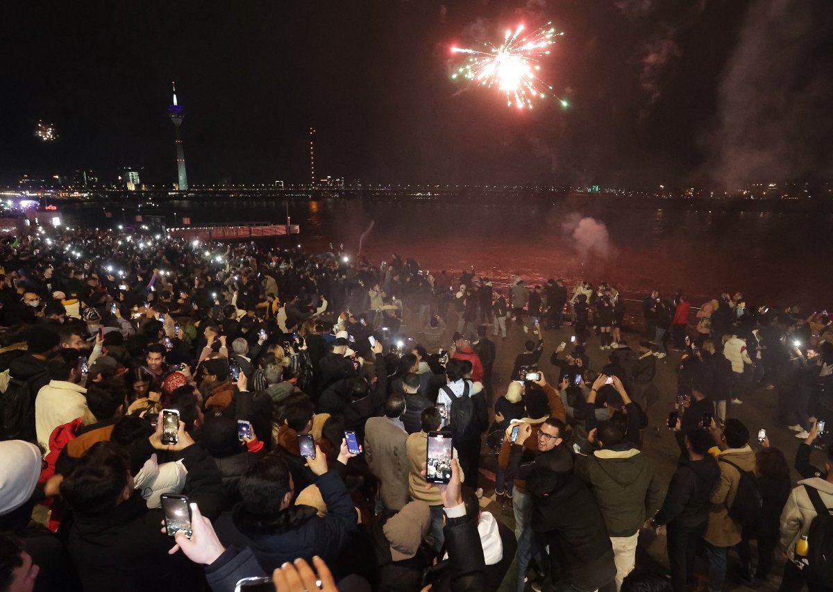 Düsseldorf: Schock kurz vor Jahreswechsel – Polizist stirbt bei Silvester-Einsatz