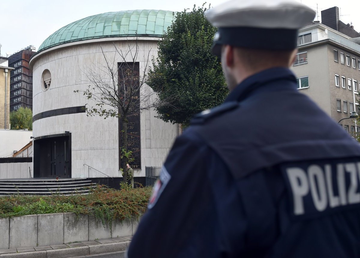 Düsseldorf-neue-Synagoge-Halle.jpg