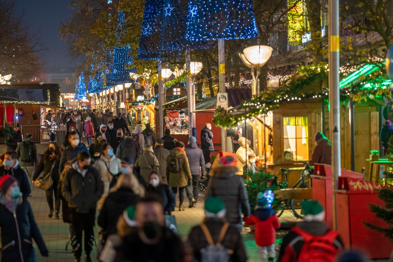 Wer am Sonntag den Weihnachtsmarkt Duisburg besuche will, muss sich auf einige Dinge in der Innenstadt einstellen. (Symbolfoto)