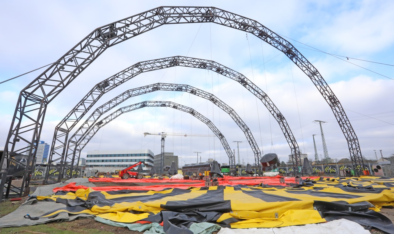Duisburg: Seit Montag werden die Zelte am alten Güterbahnhof abgebaut.