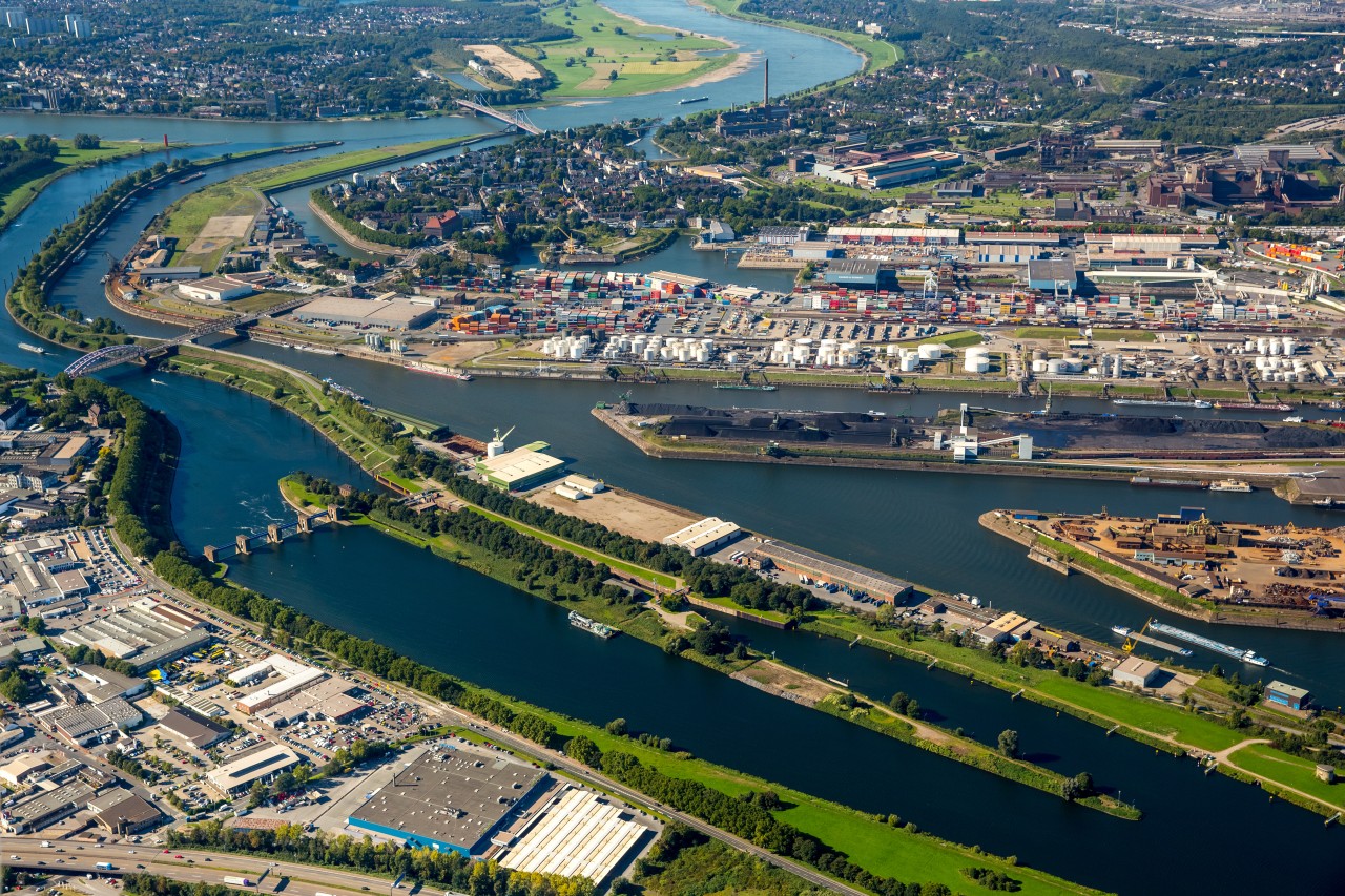 Duisburg ist die Stadt am Rhein.