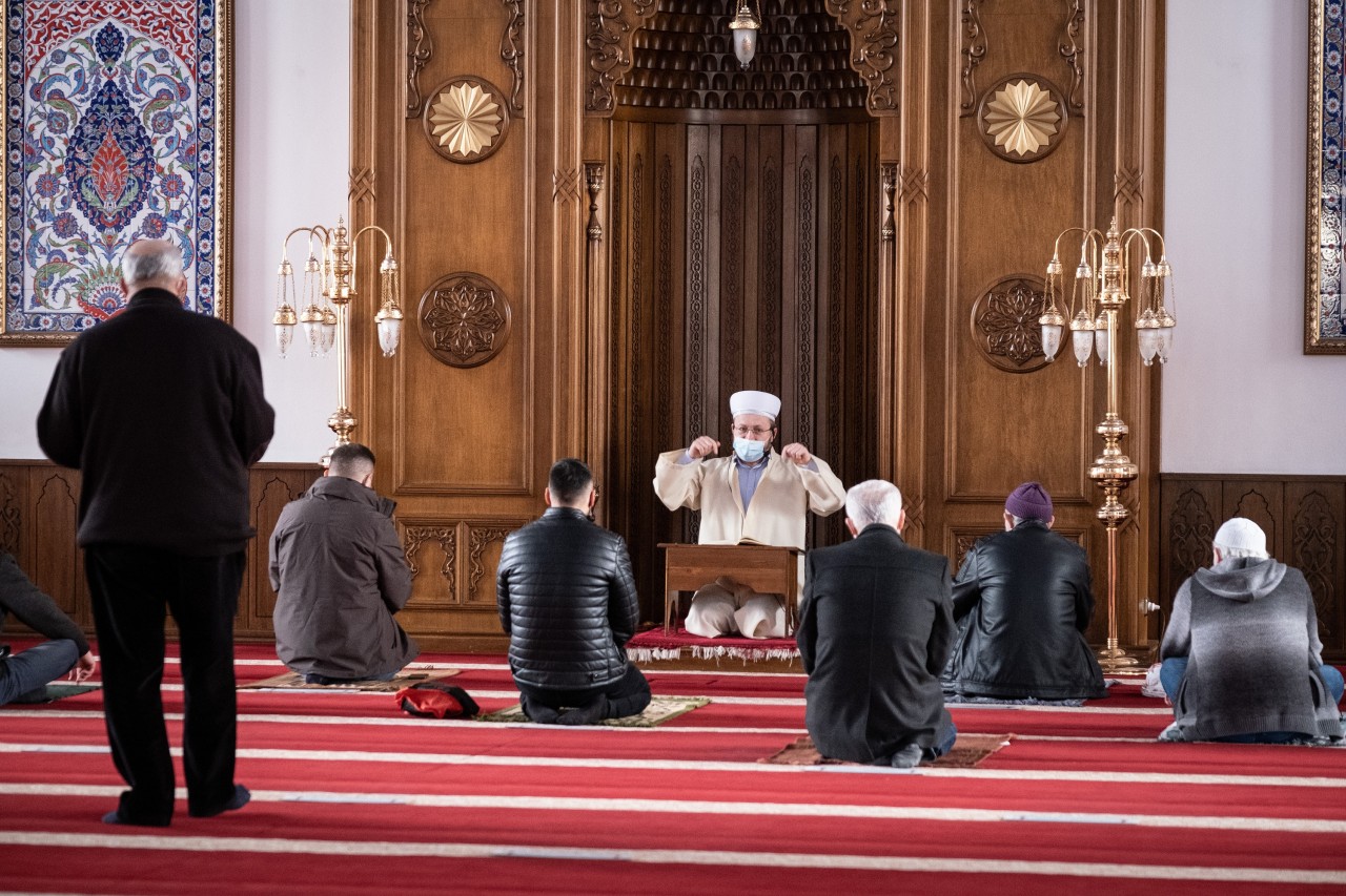 Ein Gebet in Zeiten von Corona in der Duisburger Moschee.