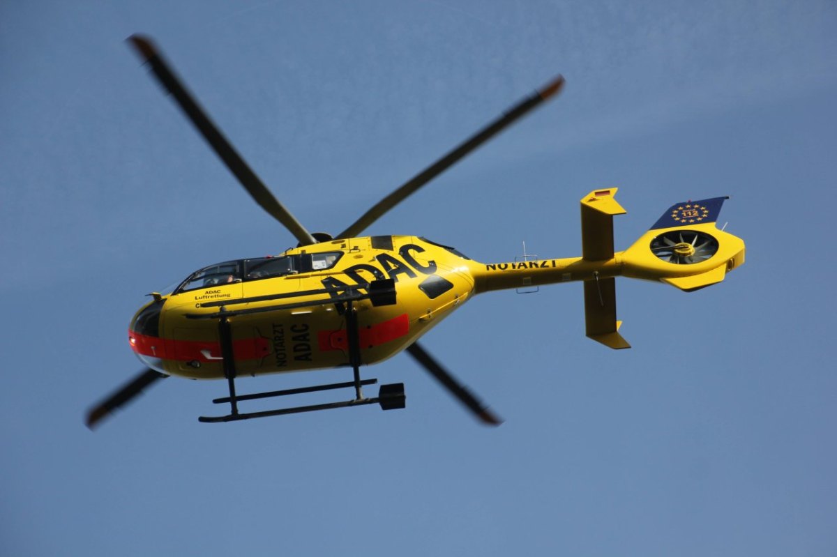 Duisburg: Unfall auf A42! Pkw wird über Autobahn geschleudert