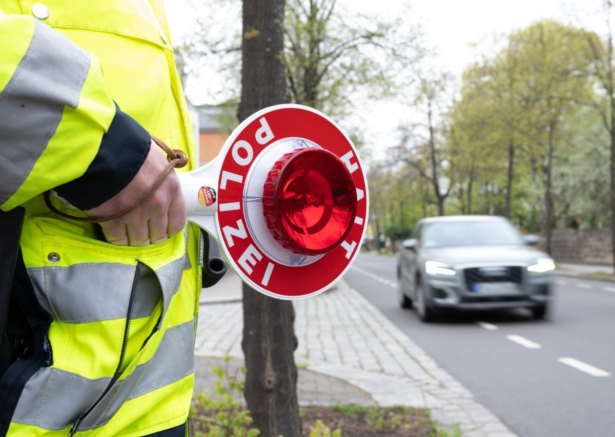 Duisburg polizei raser.jpg