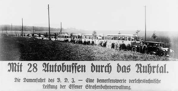 Ingenieurstagung (Aufnahmedatum unbekannt): Mit 28 Autobussen durch das Ruhrtal - die Damenfahrt des BDI.