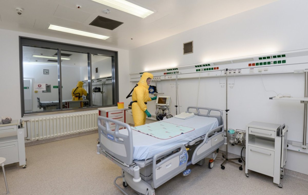 Ebola Sonderisolierstation.jpg