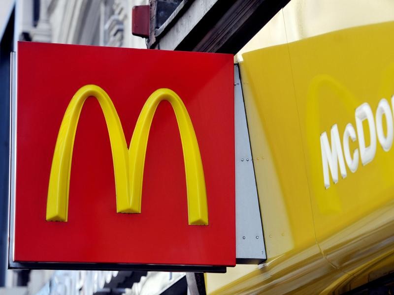 Eine McDonalds-Kundin rechnet mit dem Fast-Food-Riesen ab. (Symbolbild) 