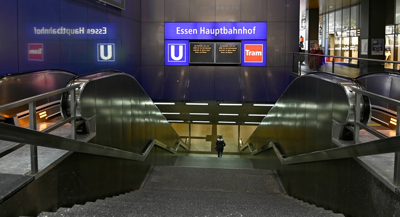 Im Bereich der U-Bahn am Hauptbahnhof in Essen ist am Freitag ein Streit wegen der Missachtung der Maskenpflicht eskaliert. (Symbolbild)