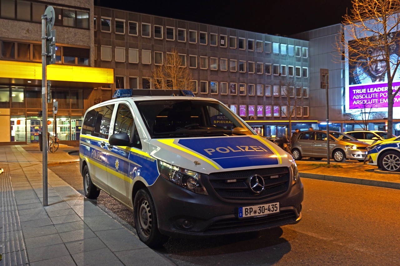 Reisende hatten Polizisten am Hauptbahnhof in Essen über die Auseinandersetzung der Männer informiert. (Symbolbild)