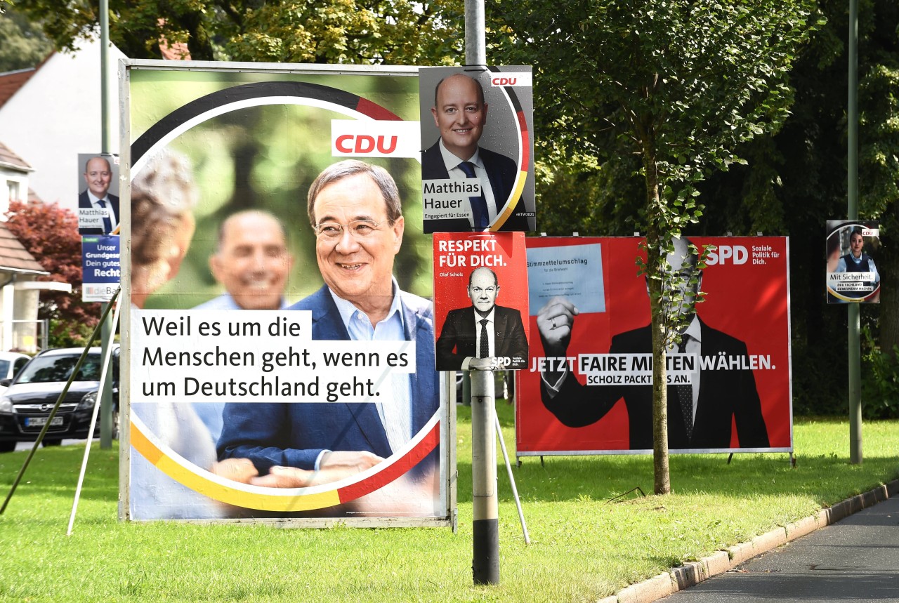 In Essen hängen schon viele Wahlplakate der unterschiedlichen Parteien. (Symbolbild)