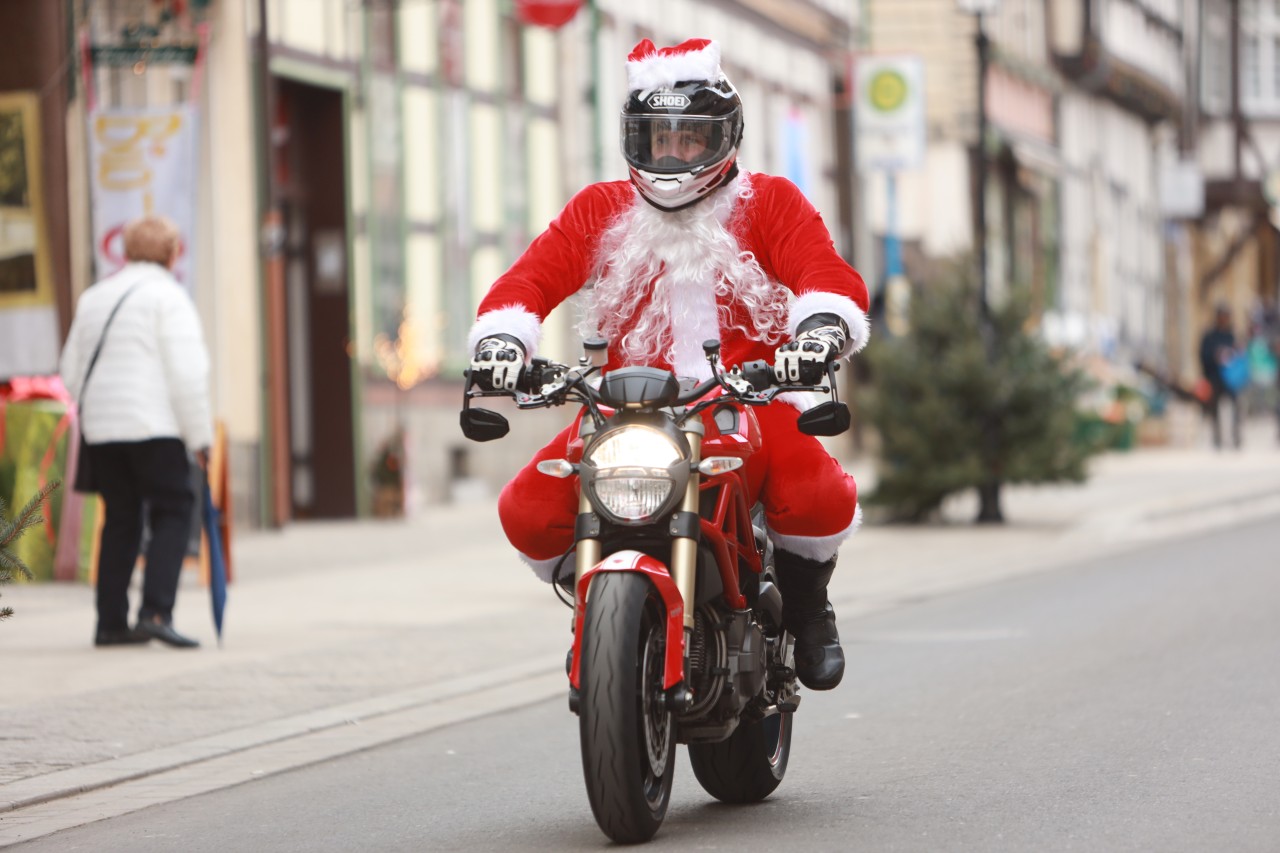 In Essen wurde ein Weihnachtsmann auf seinem Motorrad enttarnt. (Symbolbild)