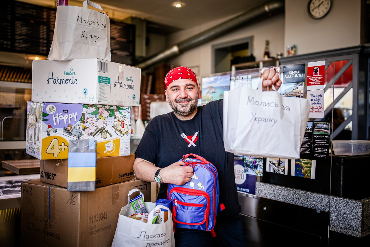 Essens „Pommesbuden-Held“ Tarkan Yüzbasioglu sammelt Spenden für die Ukraine.