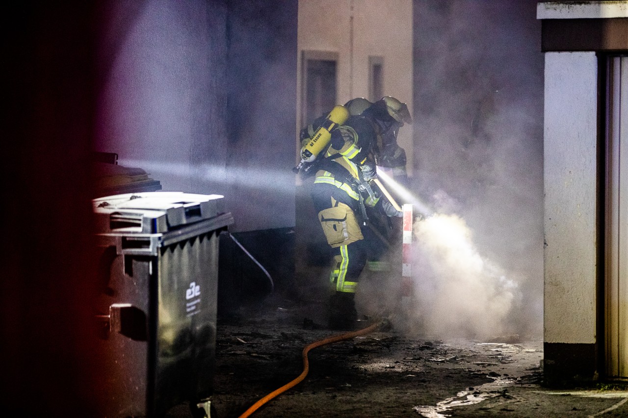 In Essen musste die Feuerwehr am Montagabend einen Brand löschen.