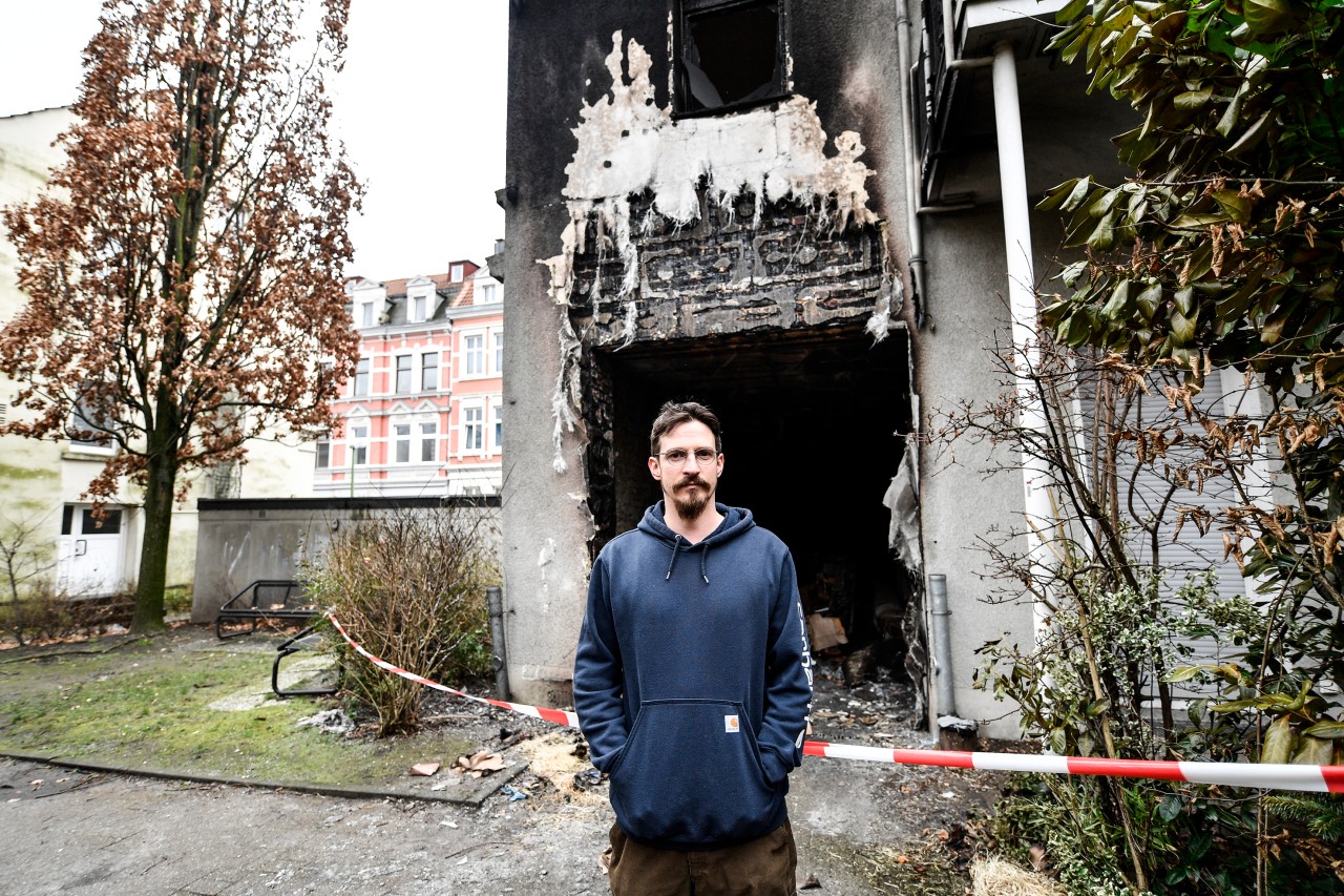 Fabian Beeren nach einem Brand an der Beisingstraße 20 im Eltingviertel am 18. Februar.