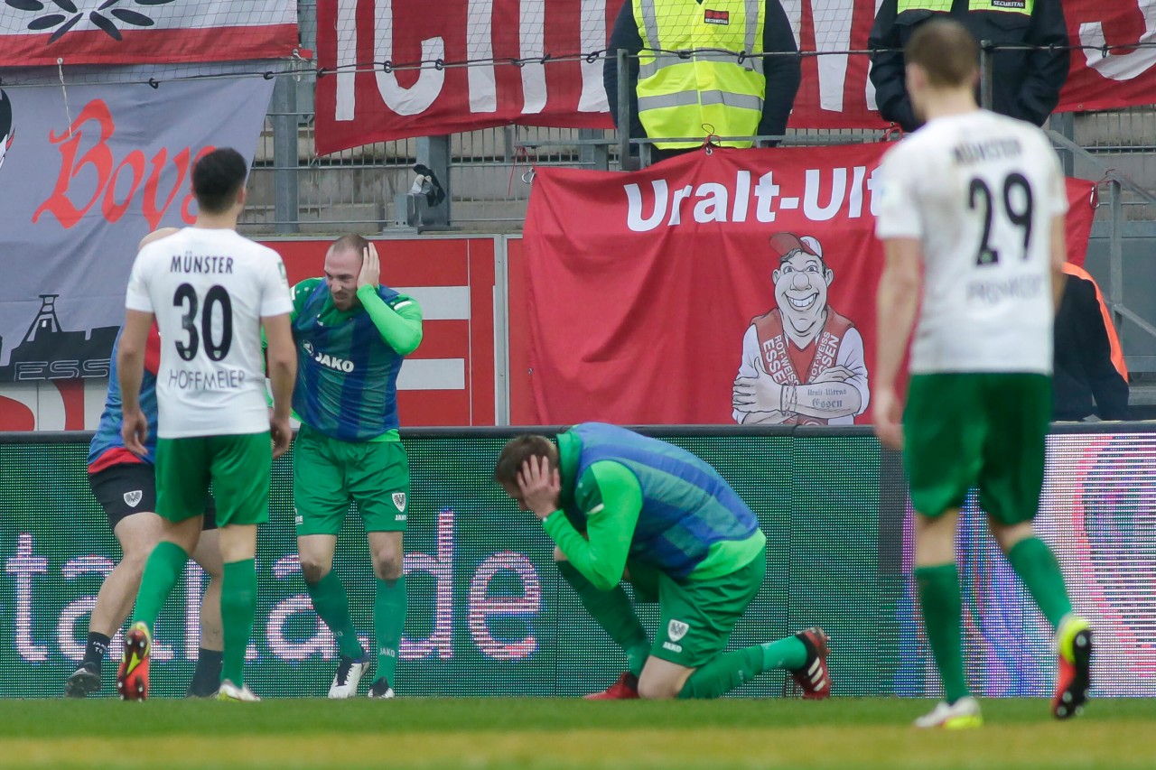 Essen: Das Topspiel zwischen RWE und Preußen Münster wurde nach einem Böllerwurf abgebrochen.