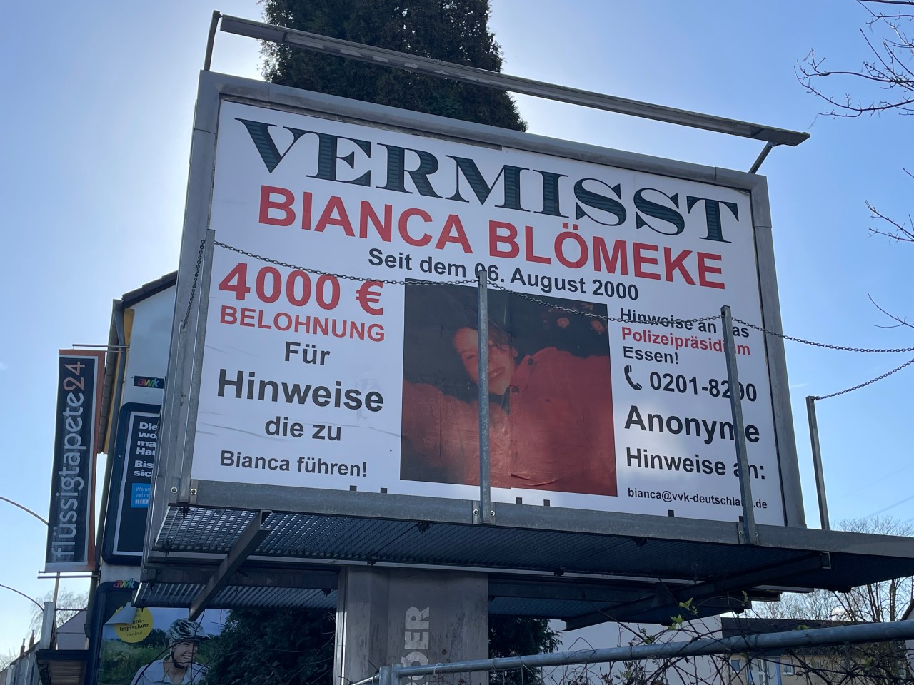 Noch bis zum 3. März soll das Plakat in Essen an der Gladbecker Straße hängen bleiben.