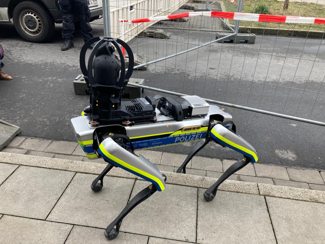 Essen: Polizei-Roboter „Spot“ bei seinem ersten Einsatz.