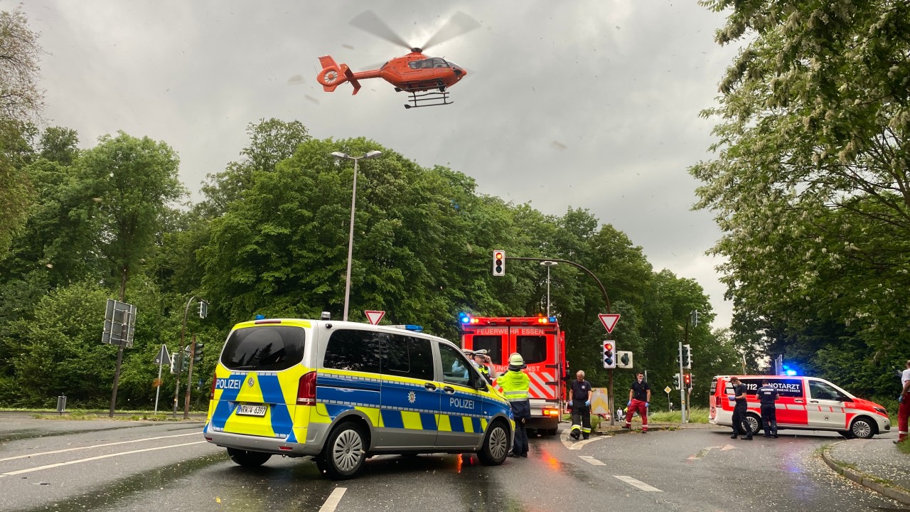 In Essen wurde ein Mann von einem Blitz getroffen und schwer verletzt.