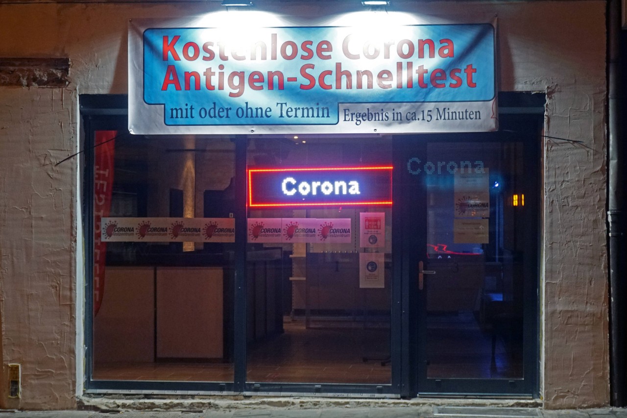 In Oberhausen, Essen, Duisburg und vielen anderen Städten in NRW wurden Corona-Testzentren ausgeraubt. (Symbolbild)