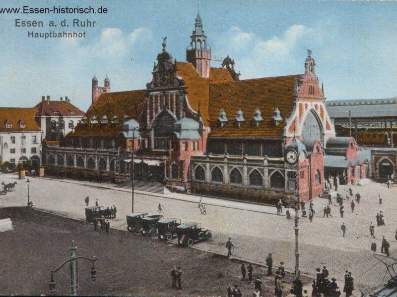 1902 wurde der alte Bahnhof von Fritz Klingholz fertiggestellt. Machte schon was her, oder?