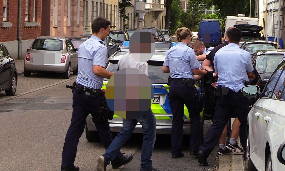 Essen-Kray-Polizei-verpixelt.jpg