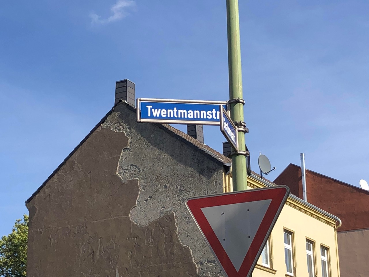 Die Twentmannstraße in Essen-Altenessen ist für Fußgänger eine einzige Zumutung.
