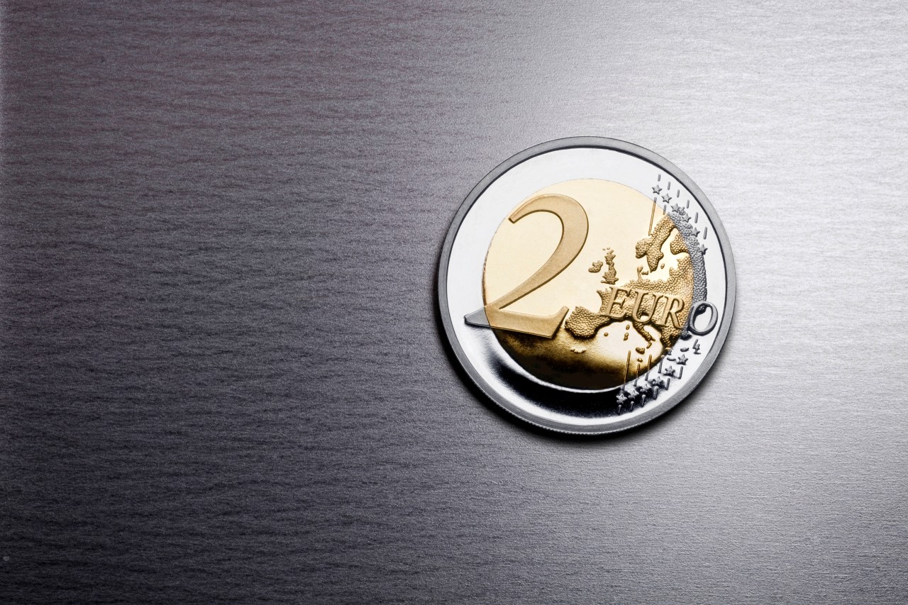 Eine Zwei-Euro-Münze soll für eine halbe Millionen den Besitzer wechseln. (Symbolbild)