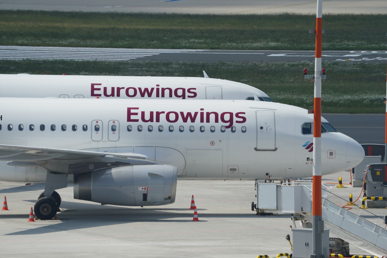 Eurowings führt nun einen Button schon bei Bestellung der Tickets ein, den du kennen solltest. (Symbolbild)