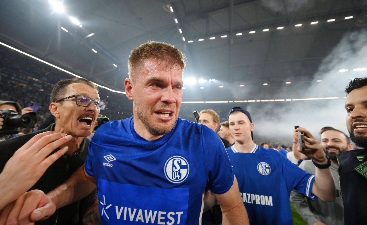 Die Aufstiegsfeier des FC Schalke 04 geht in die nächste Runde.