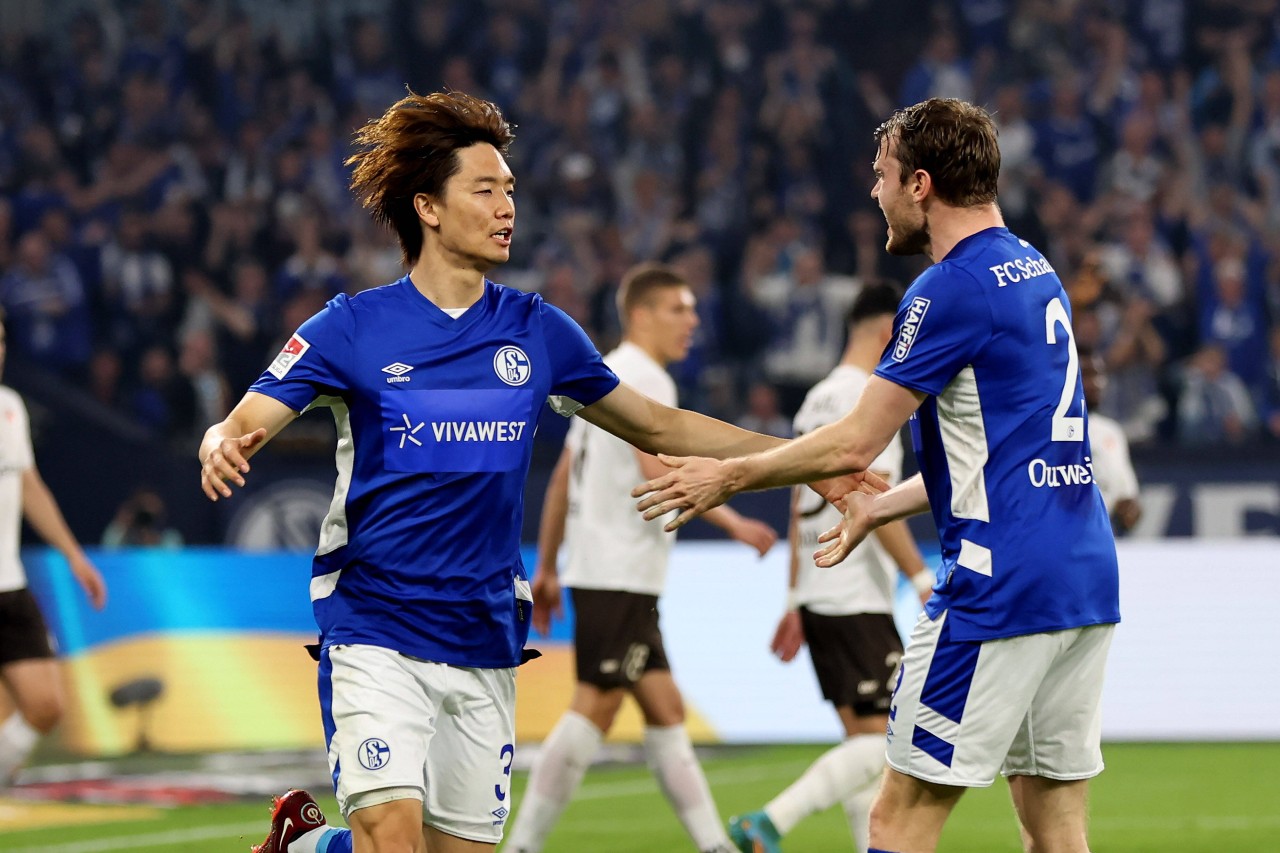 Der FC Schalke 04 hat den Aufstieg geschafft. Die Klausel im Vertrag von Thomas Ouwejan wird gezogen.
