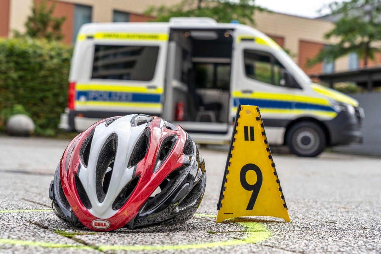 Die Radfahrerin ist mit lebensgefährlichen Verletzungen ins Krankenhaus eingeliefert worden. Jetzt ist sie tot. (Symbolbild)