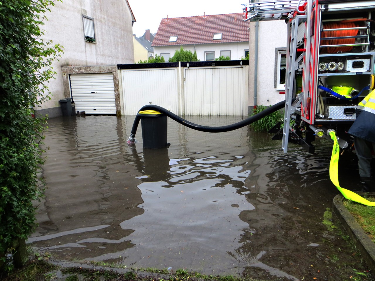 In Essen-Stoppenberg standen zwei Stichstraßen unter Wasser.