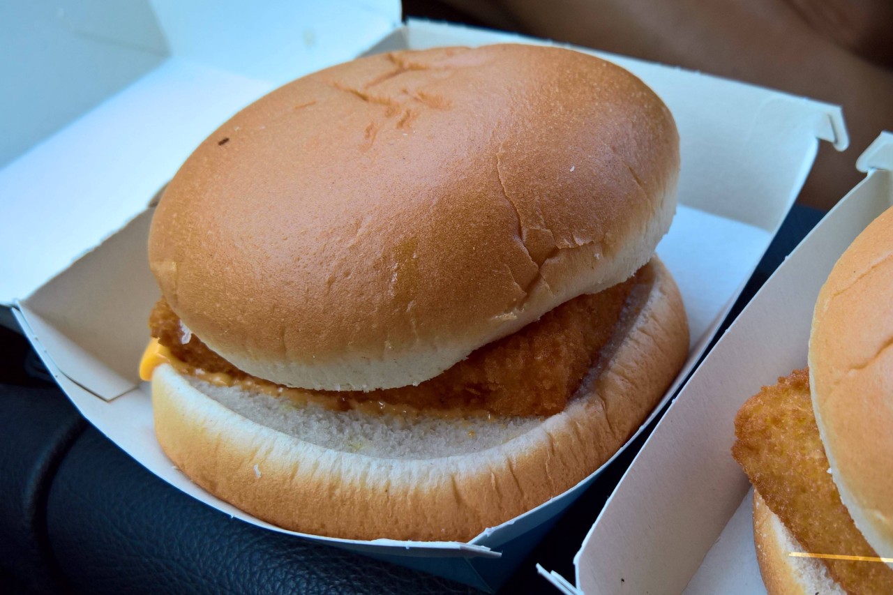 McDonalds: Ein Kunde beschwert sich über seinen „Filet-o-Fish“. Er hätte mehr als nur eine halbe Scheibe Käse erwartet. (Symbolbild)