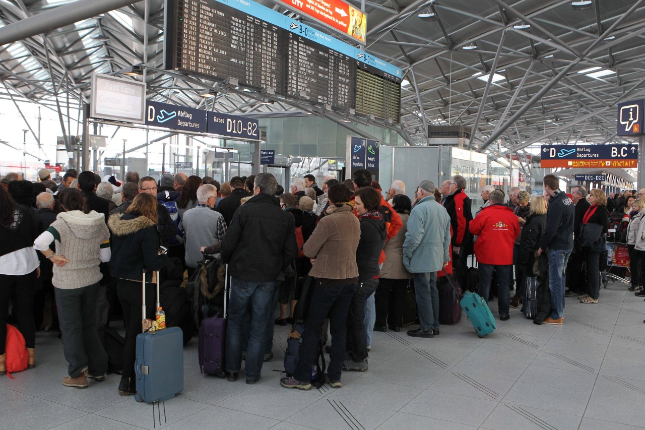 Der Flughafen Köln/Bonn kann sich aktuell vor dem Andrang der Passagiere kaum retten. (Symbolbild)