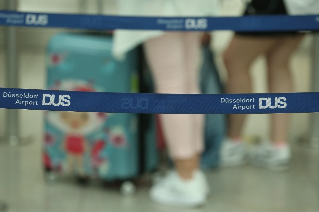 Seit Montag ist eine 30-Jährige am Flughafen Düsseldorf gestrandet. Für sie geht es weder vor- noch rückwärts. (Symbolbild)
