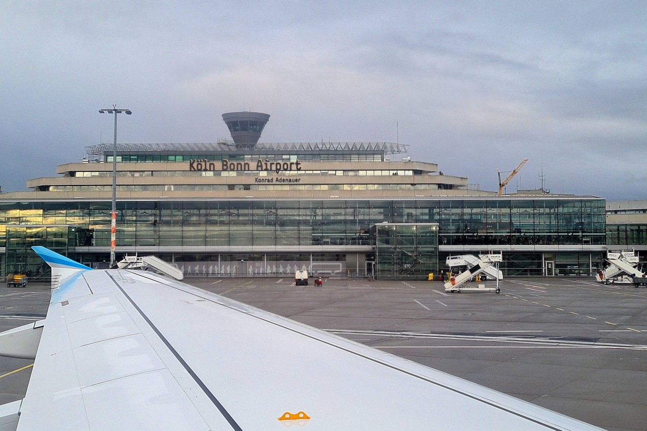 Am Flughafen Köln/ Bonn konnten gleich zwei gesuchte Personen festgenommen werden. (Symbolbild)