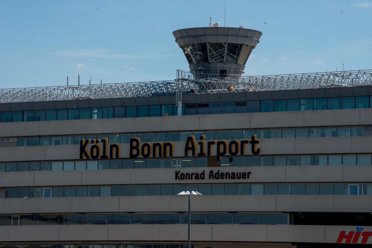 Am Flughafen Köln/Bonn wollte eine Mutter mit ihrem Kind illegalerweise ausreisen. (Symbolbild)