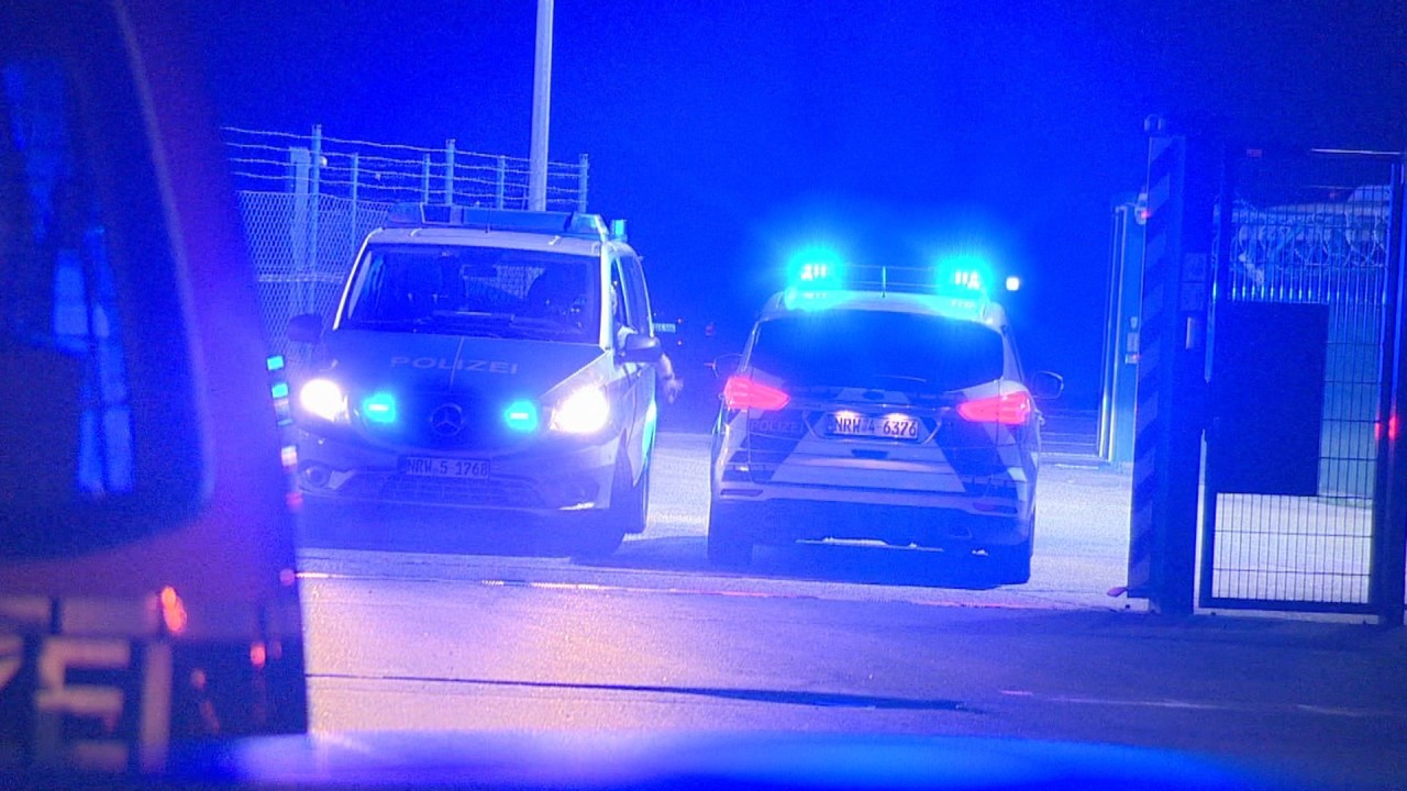 120 Polizeibeamte waren am Mittwoch am Flughafen Köln/Bonn im Einsatz. (Symbolbild)