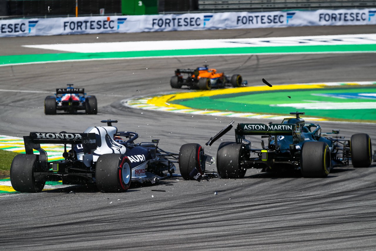 Heftige Kollision zwischen Tsunoda (l.) und Stroll (r.) beim Formel-1-Rennen in Brasilien.