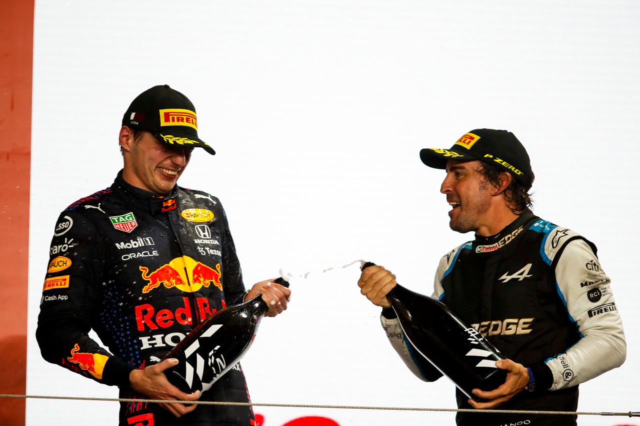In der Formel 1 sind Max Verstappen (l.) und Fernando Alonso (r.) zwar Konkurrenten, aber privat sind sie gute Freunde.