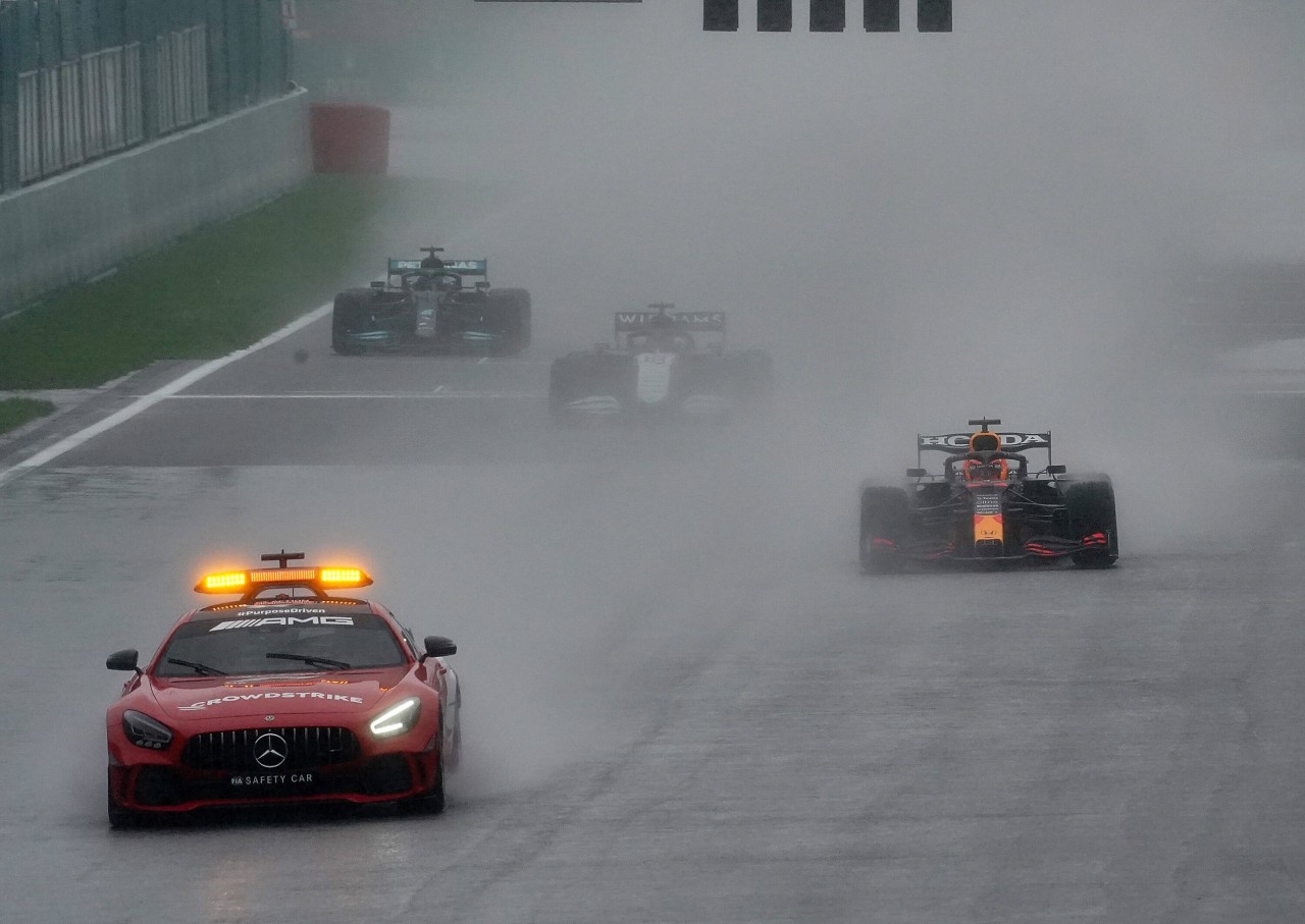 Formel 1: Mehr als zwei Runden erlaubten die Wetterbedingungen beim GP in Belgien nicht.