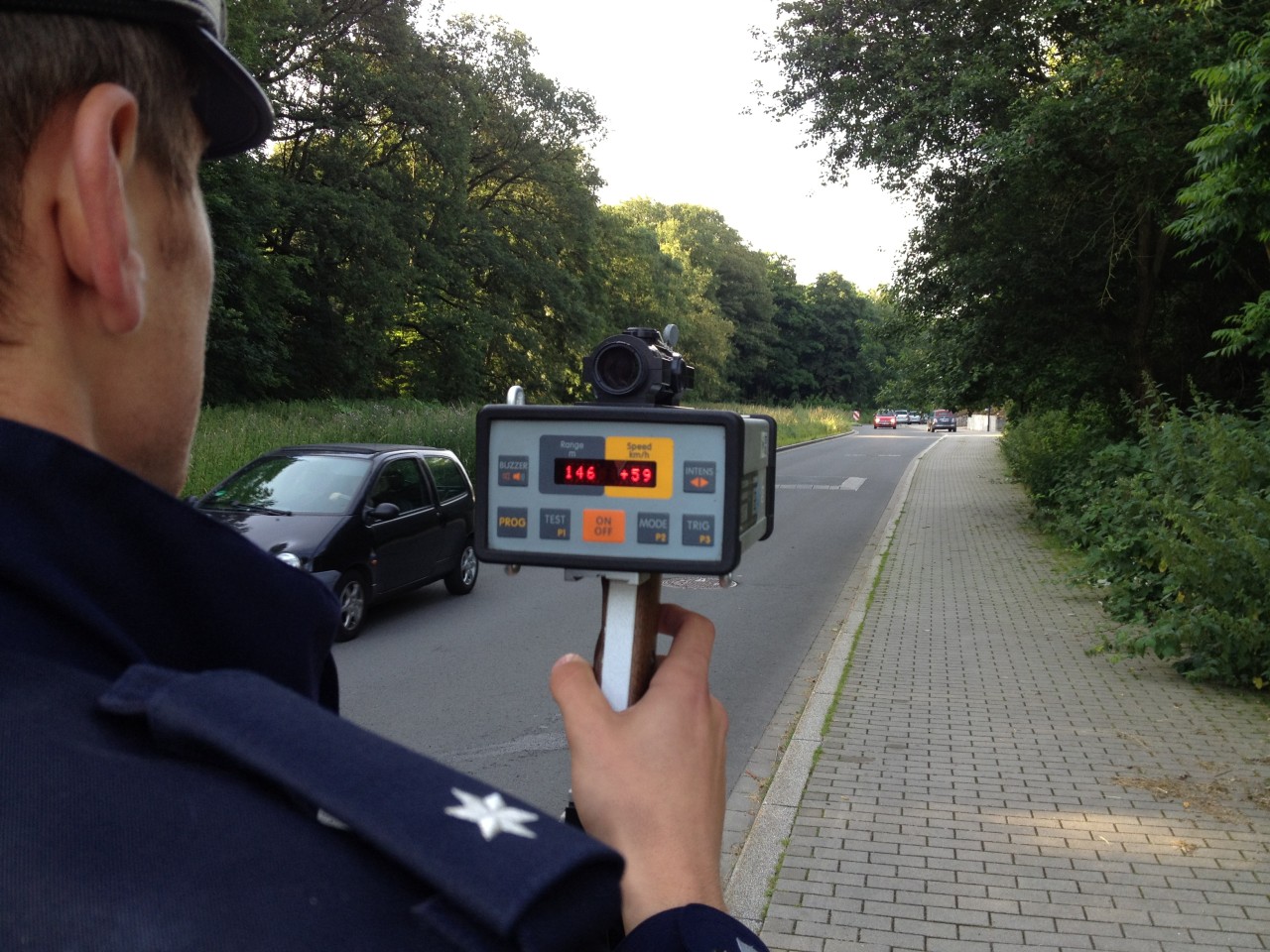 Geschwindigkeitskontrolle in der Straße Am Heisterbach in Dortmund-Wichlinghofen. Foto: S. Reinke