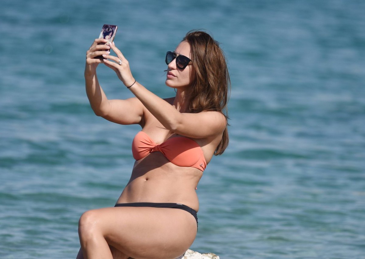 Frau Selfie Strand Bikini