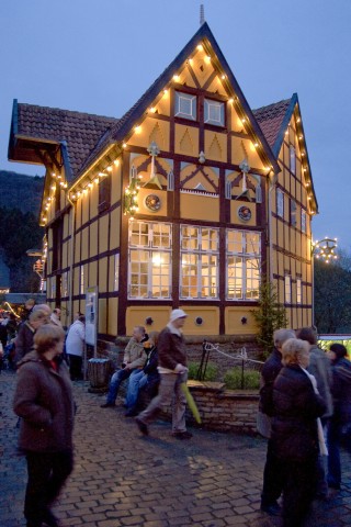 Der Weihnachtsmarkt am Freilichtmuseum Hagen ist schön anzusehen.