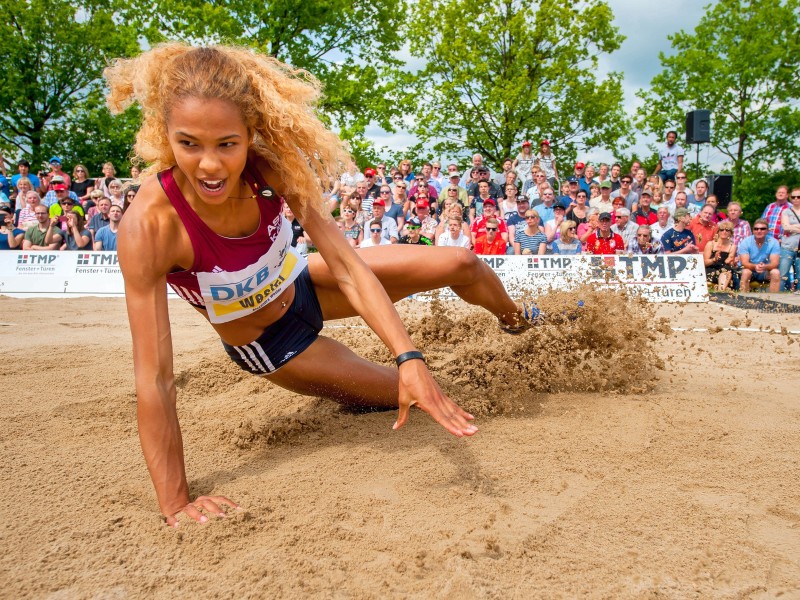 1,80 Meter, athletisch und einst Model auf dem Catwalk: Alexandra Wester springt für Deutschland in die Sandgrube. 