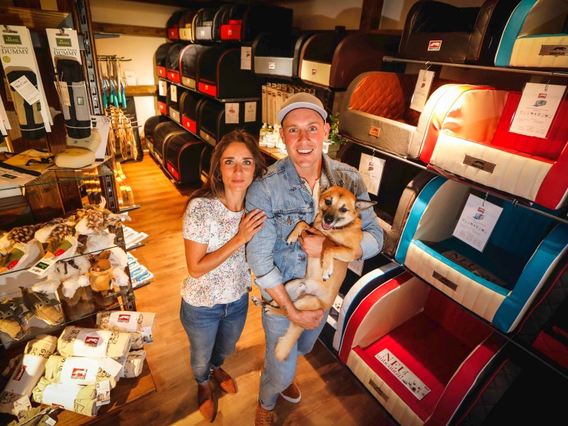 Im Juni 2018 hat Oliver Petszokat – so sein bürgerlicher Name – mit seiner zweiten Frau Pauline eine Boutique für Hunde-Artikel in Köln eröffnet. 
