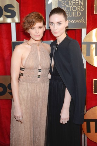 Die Schwestern Kate Mara (l.) and Rooney Mara (r.) ließen sich den Award ebenfalls nicht entgehen.